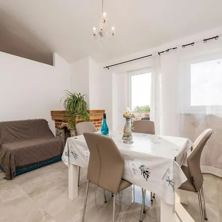 Moderne In Privlaka Mit Terrasse, Garten Und Grill דירה *
