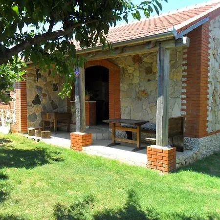 Moderne In Privlaka Mit Terrasse, Garten Und Grill Apartment *